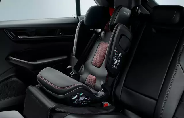 Porsche Junior Child Seat i-Size : Suncoast Porsche Parts